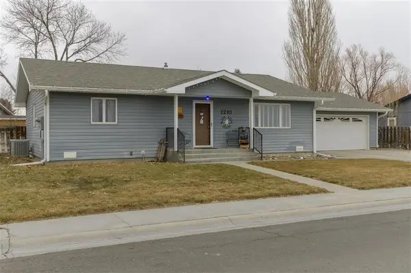 1210 N Gilbert St, Powell, WY 82435