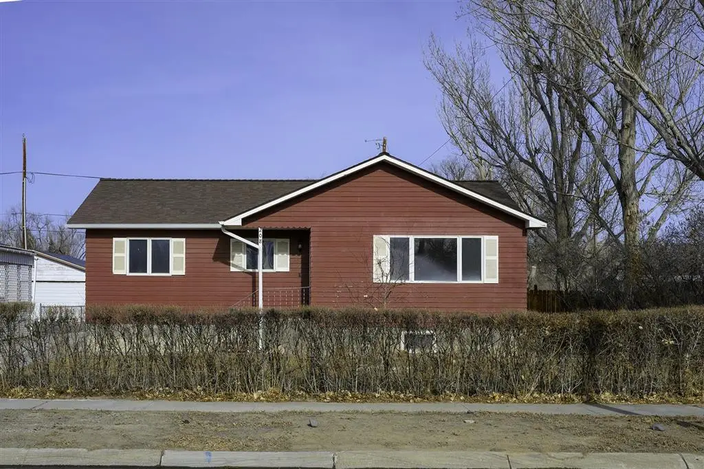 208 N 4th Ave, Greybull, WY 82426 - #1