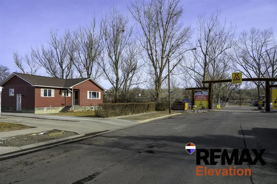 208 N 4th Ave, Greybull, WY 82426 - #2