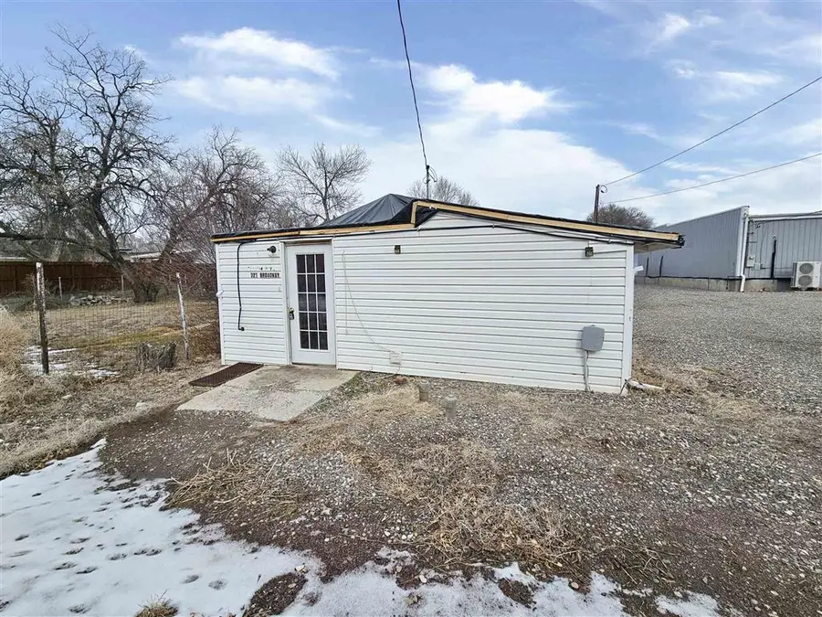 721 Broadway St, Thermopolis, WY 82443 - #2