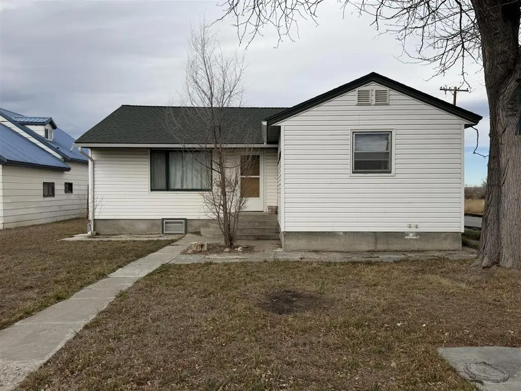 487 E 3rd St, Lovell, WY 82431 - #1