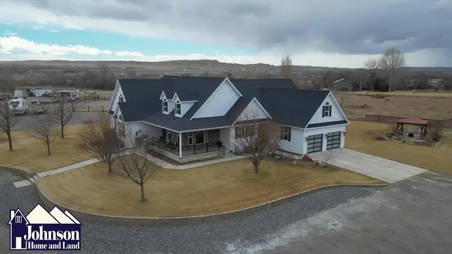 450 S Division St, Cowley, WY 82420 - #2