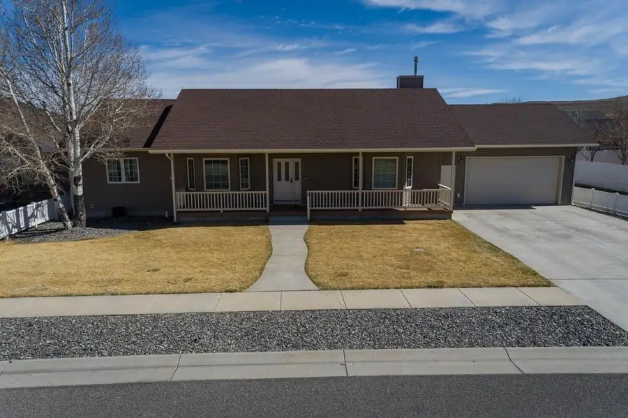 926 33rd St, Cody, WY 82414 - #2