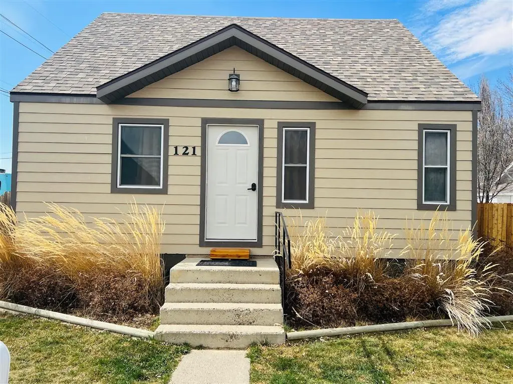 121 N 13th St, Worland, WY 82401 - #1