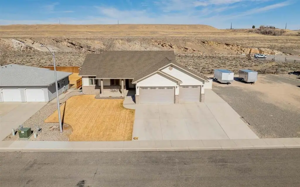 801 River View Dr, Cody, WY 82414 - #1