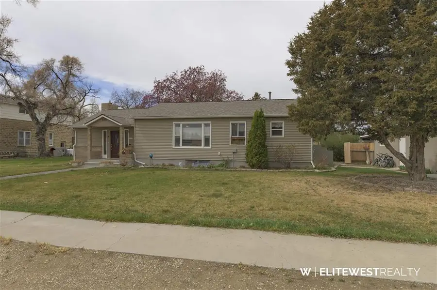 30 N Division St, Cowley, WY 82420 - #2