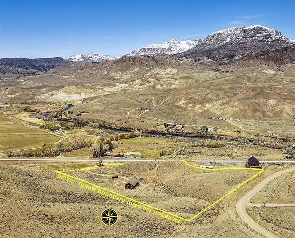 4 Whit Creek Rd, Cody, WY 82414