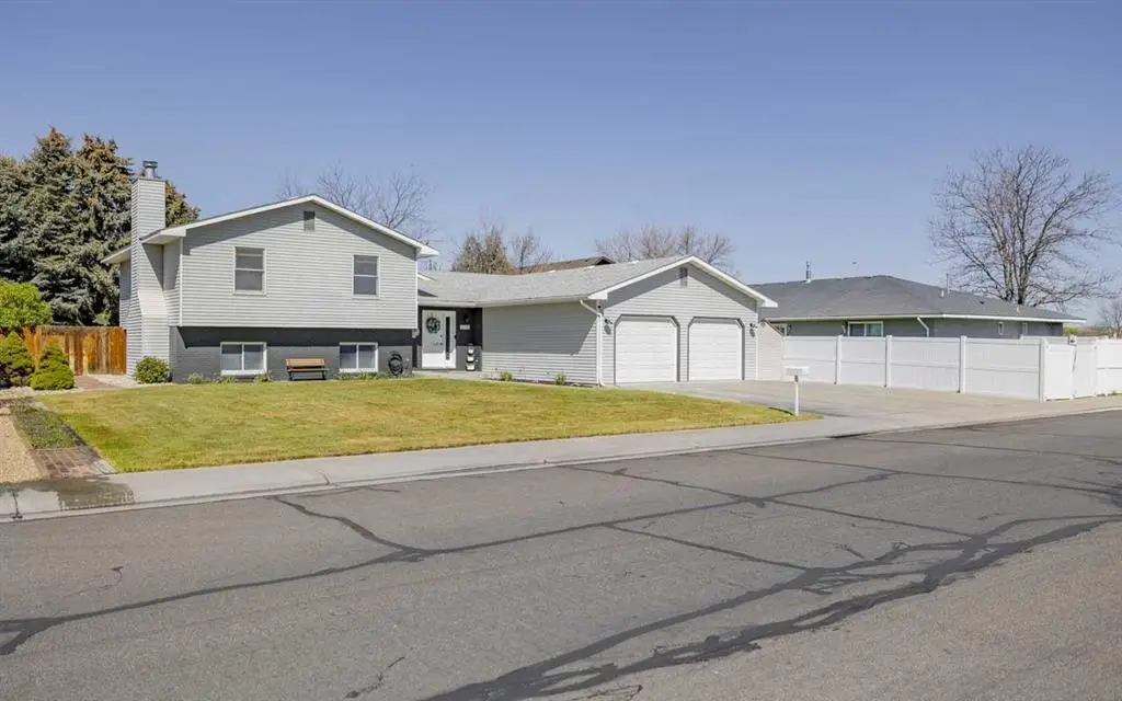 270 Grand St, Powell, WY 82435 - #1