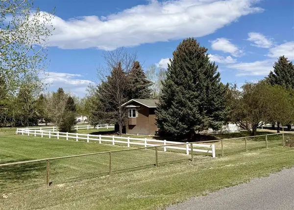 221 44th St N, Cody, WY 82414