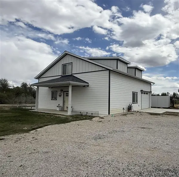 280 W Main St, Cowley, WY 82420