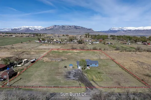 21 Sunburst Dr, Cody, WY 82414