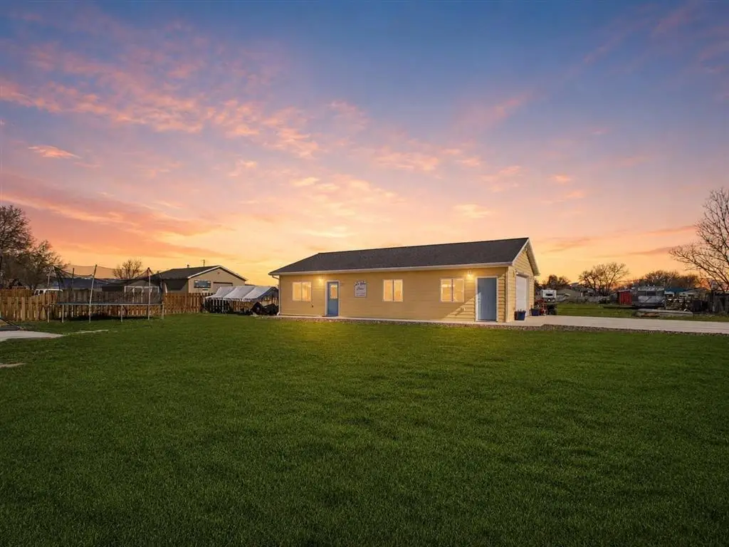 341 N Division St, Cowley, WY 82420 - #1