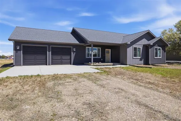 8 Lakota Ct, Cody, WY 82414