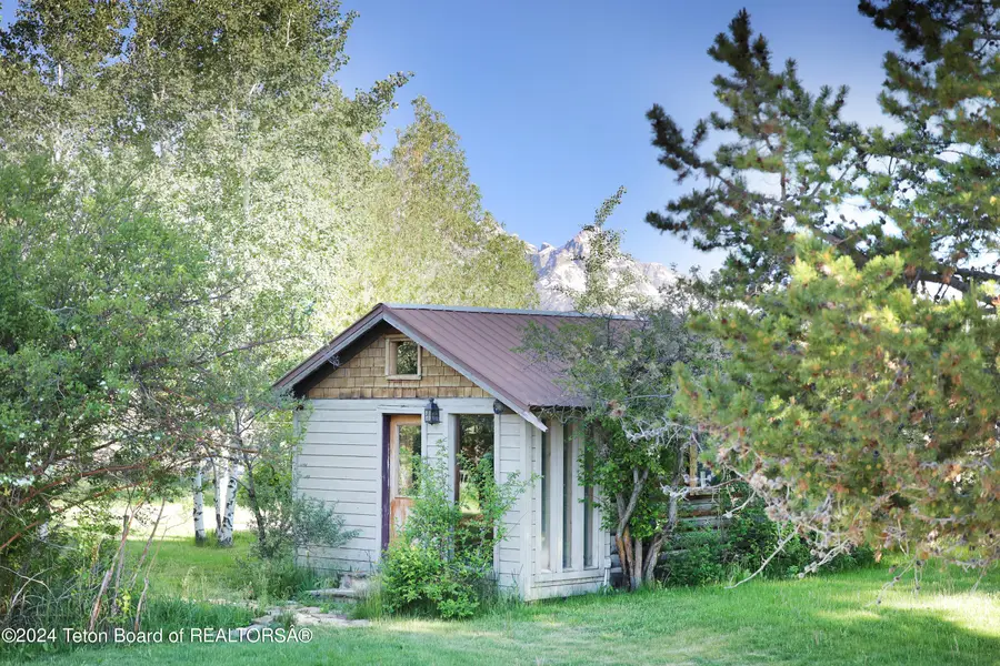 9795 N Main Street, Kelly, WY 83011 - Image #2