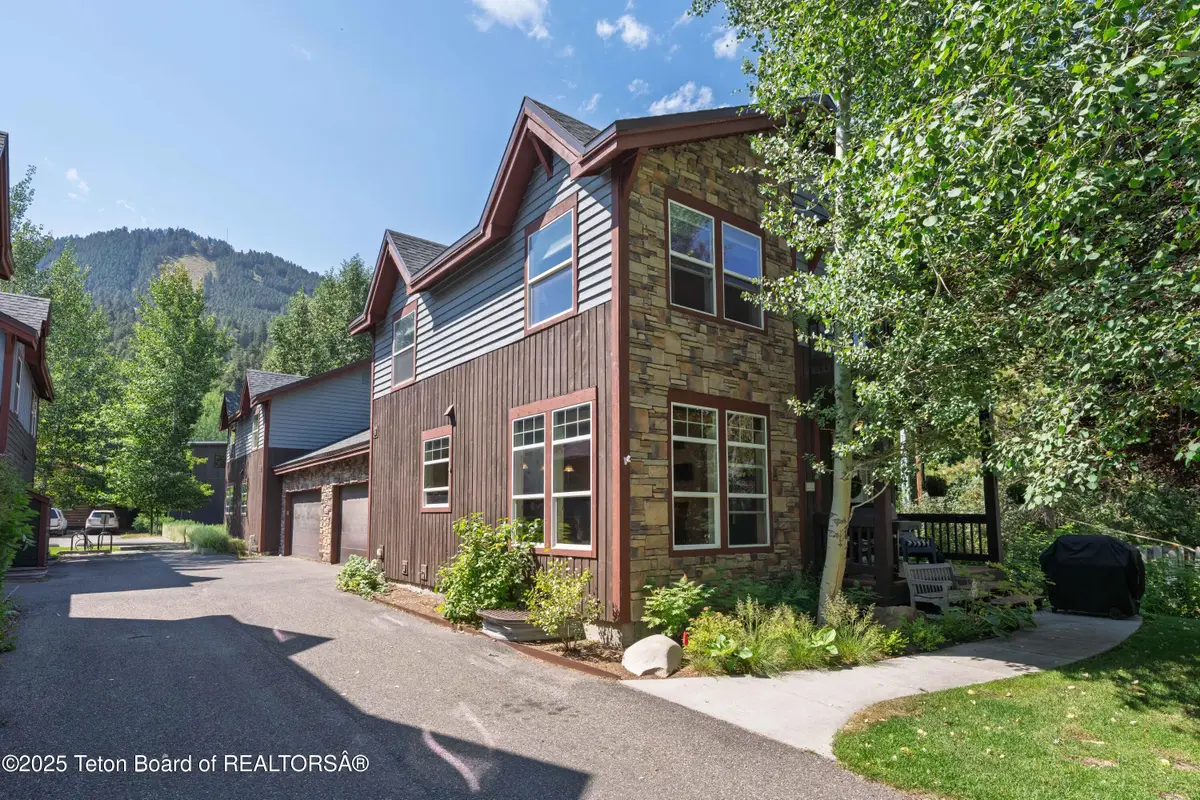 512 E Kelly Avenue, Jackson, WY 83001 - Image #1