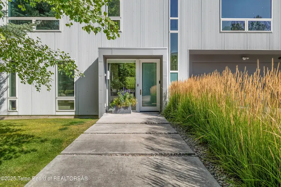 455 E Broadway Avenue, Jackson, WY 83001 - Image #2