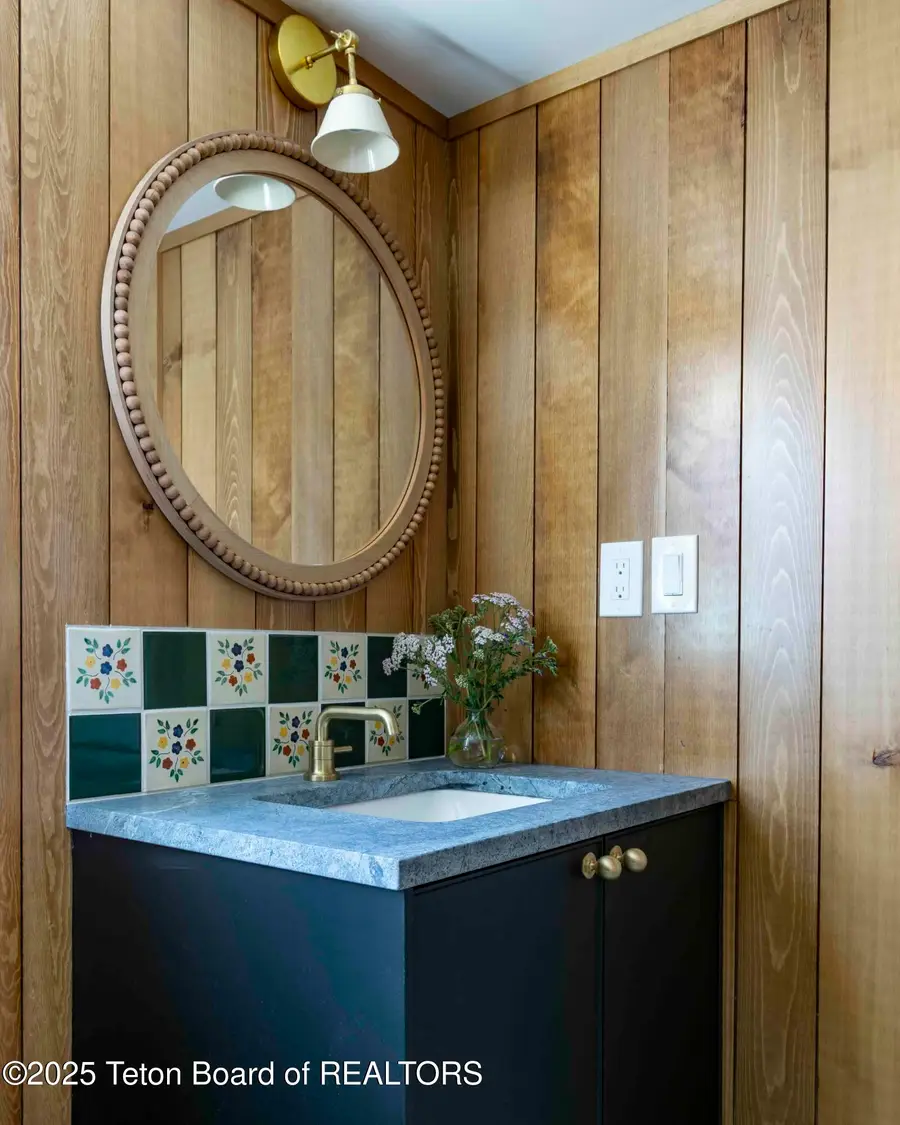 360 E Pearl Avenue, Jackson, WY 83001 - Image #2