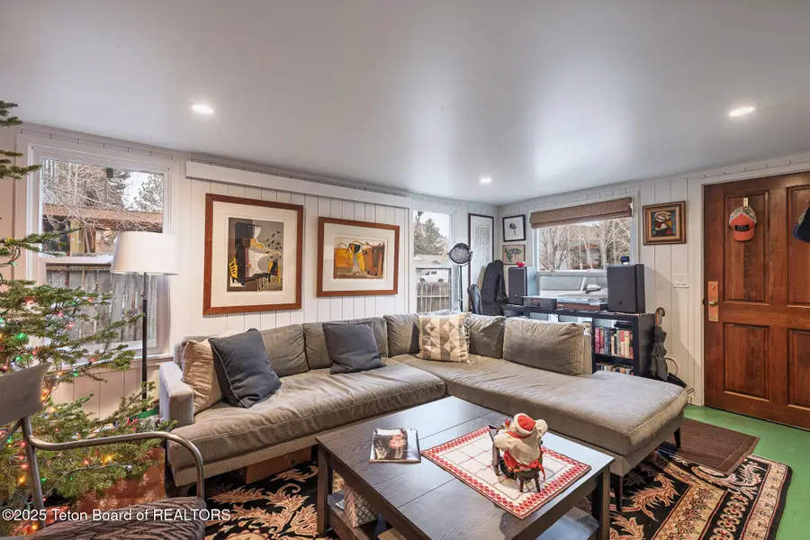 360 E Pearl Avenue, Jackson, WY 83001 - Image #2