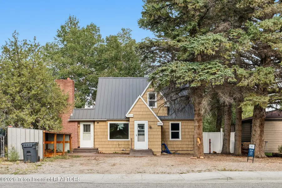229 S Fremont Avenue, Pinedale, WY 82941 - #2