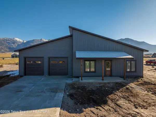 524 Little Grey's Loop, Etna, WY 83118