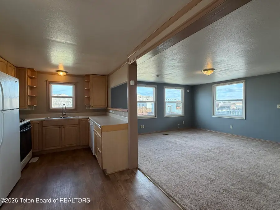 411 W 4th Avenue, La Barge, WY 83123 - #2