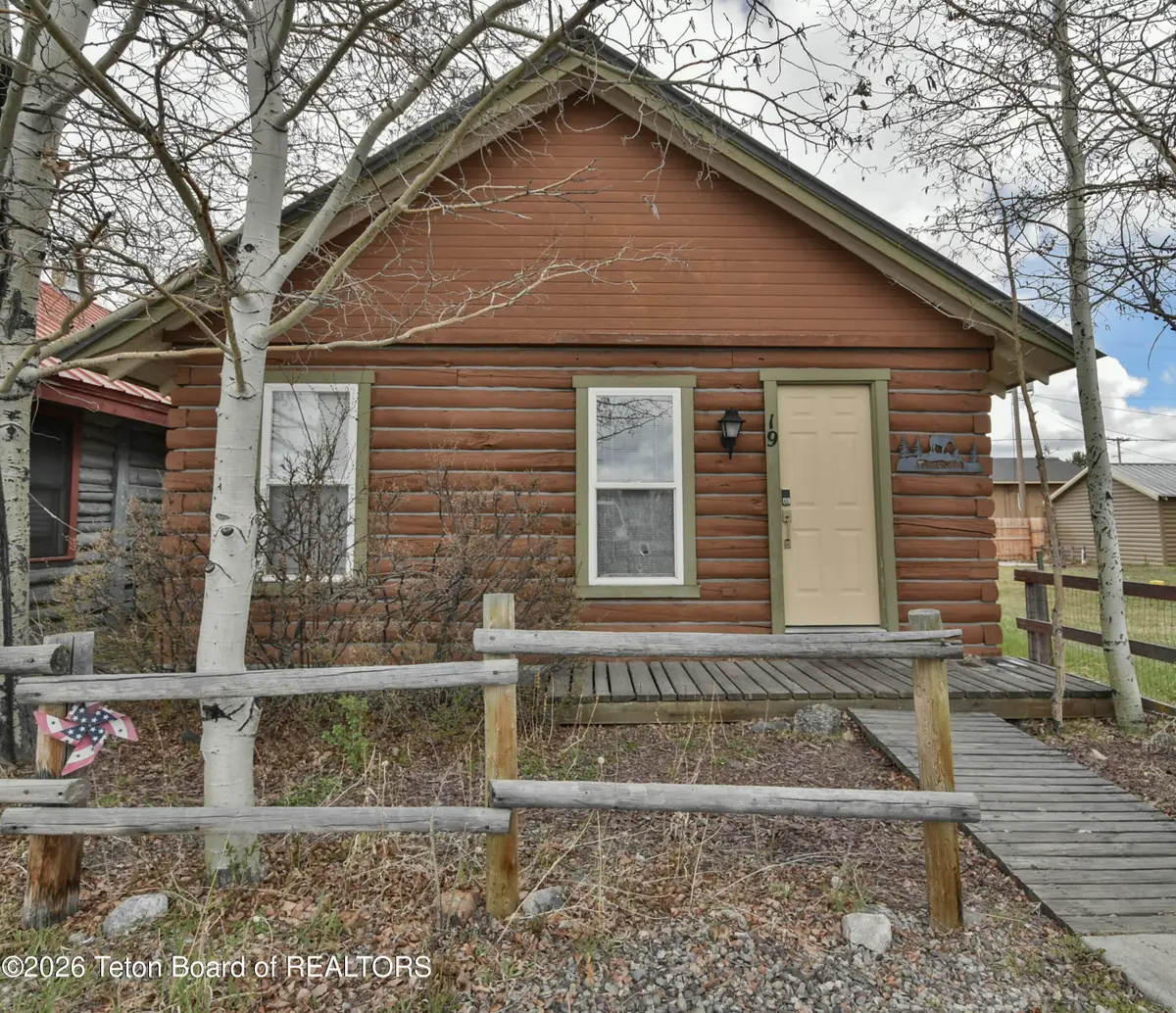 19 S Franklin Avenue, Pinedale, WY 82941 - #1