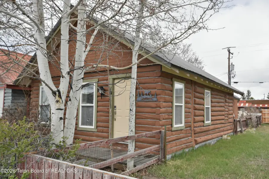 19 S Franklin Avenue, Pinedale, WY 82941 - #2