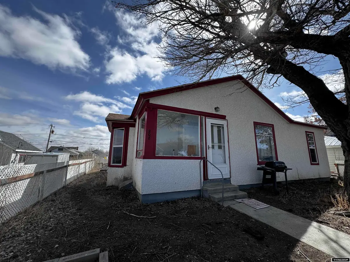 208 E Pine Street, Rawlins, WY 82301 - Image #1