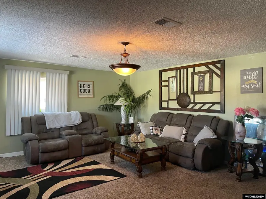 304 W Center Street, Rawlins, WY 82301 - Image #2