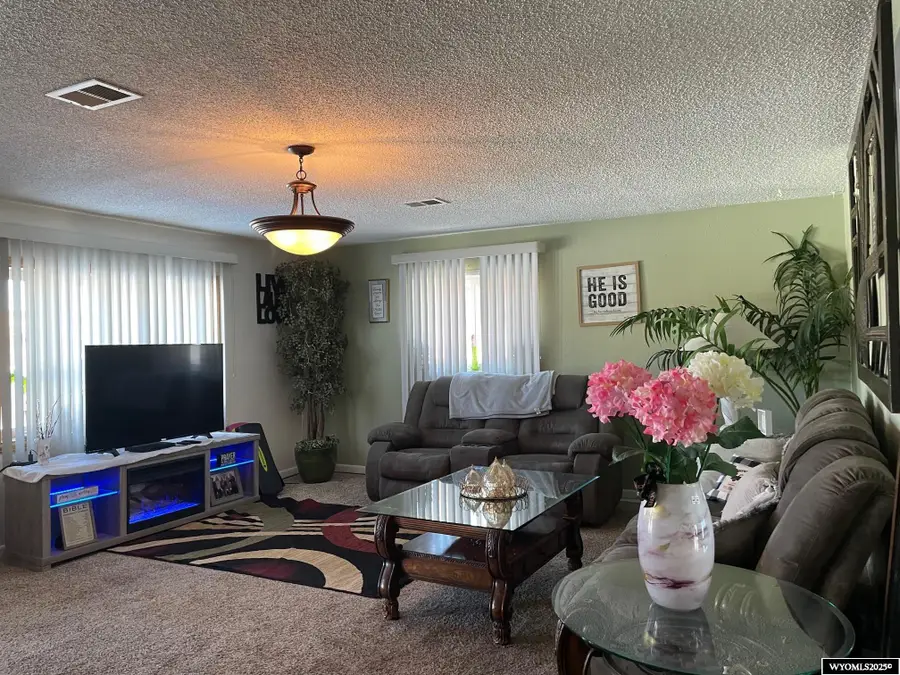 304 W Center Street, Rawlins, WY 82301 - Image #3