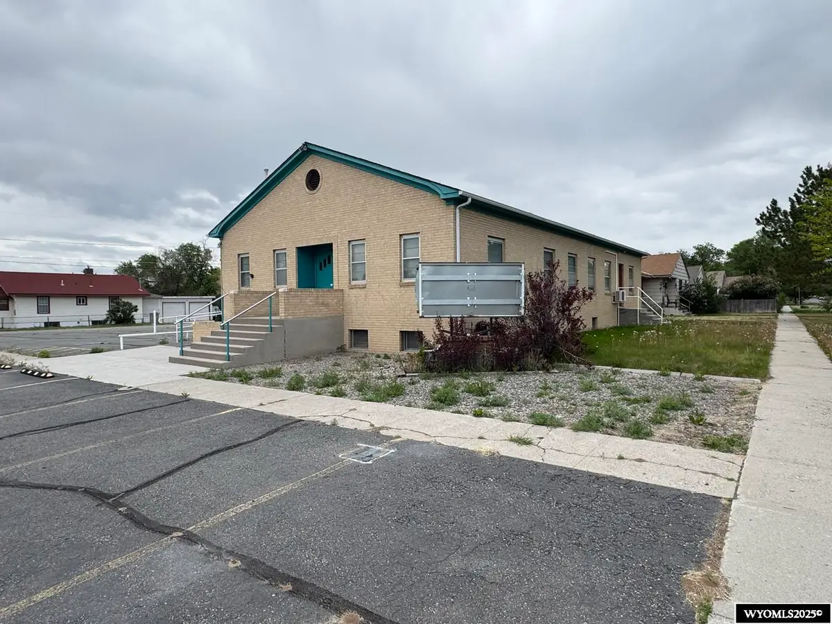 402 S 7th St E, Riverton, WY 82501 - Image #1