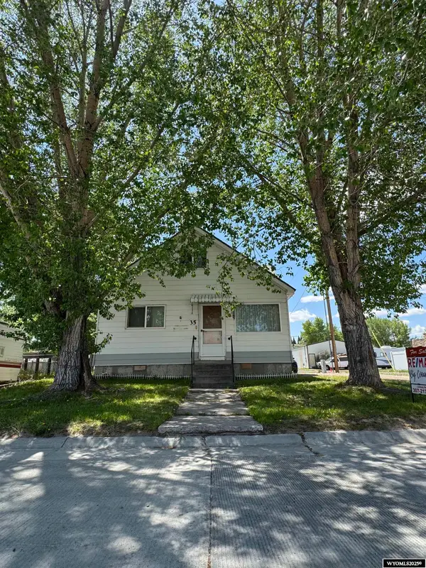 35 Conroy St, Diamondville, WY 83116