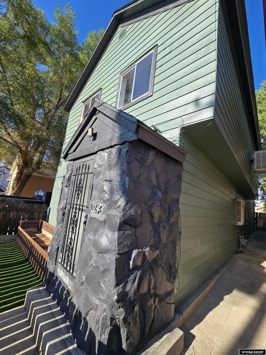 124 L Street, Rock Springs, WY 82901-5325 - Image #2