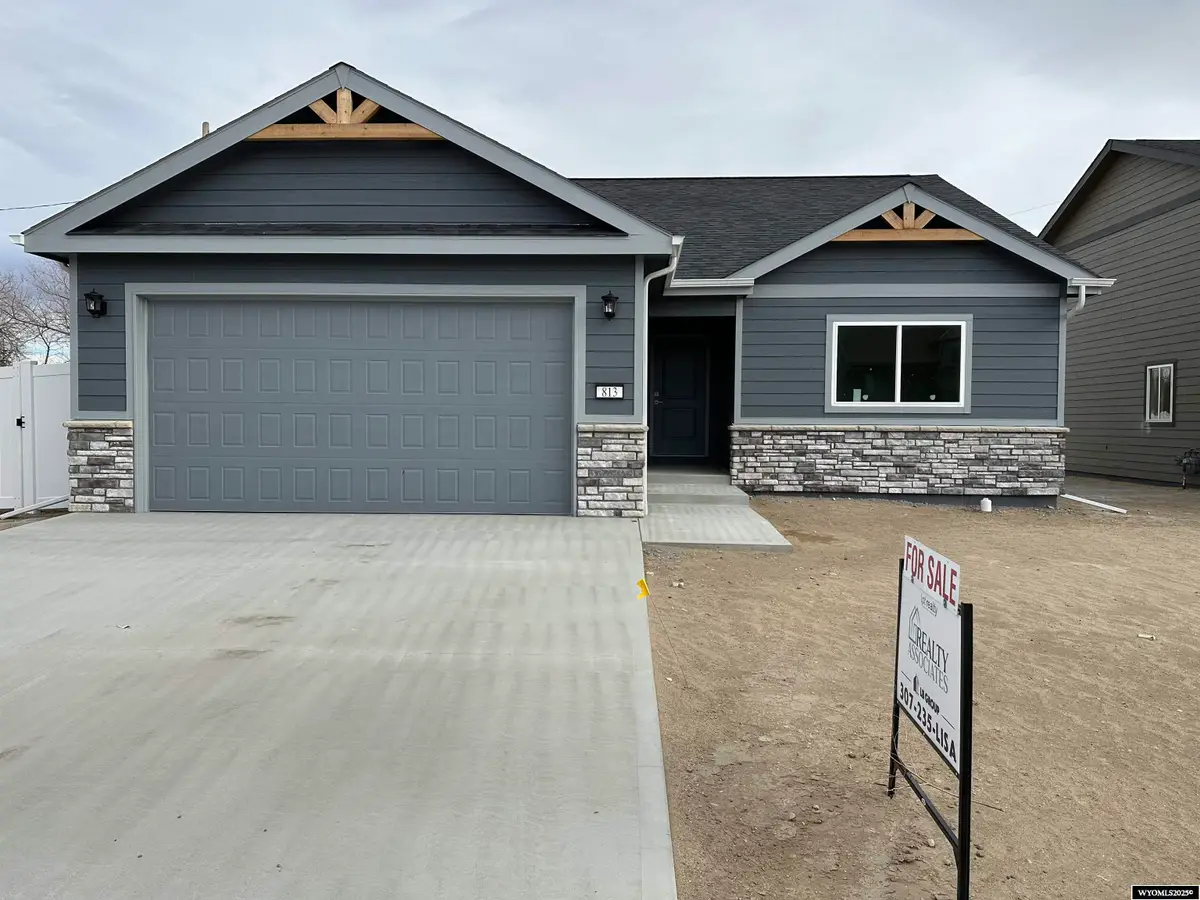 813 S 6th Avenue, Mills, WY 82644 - Image #1