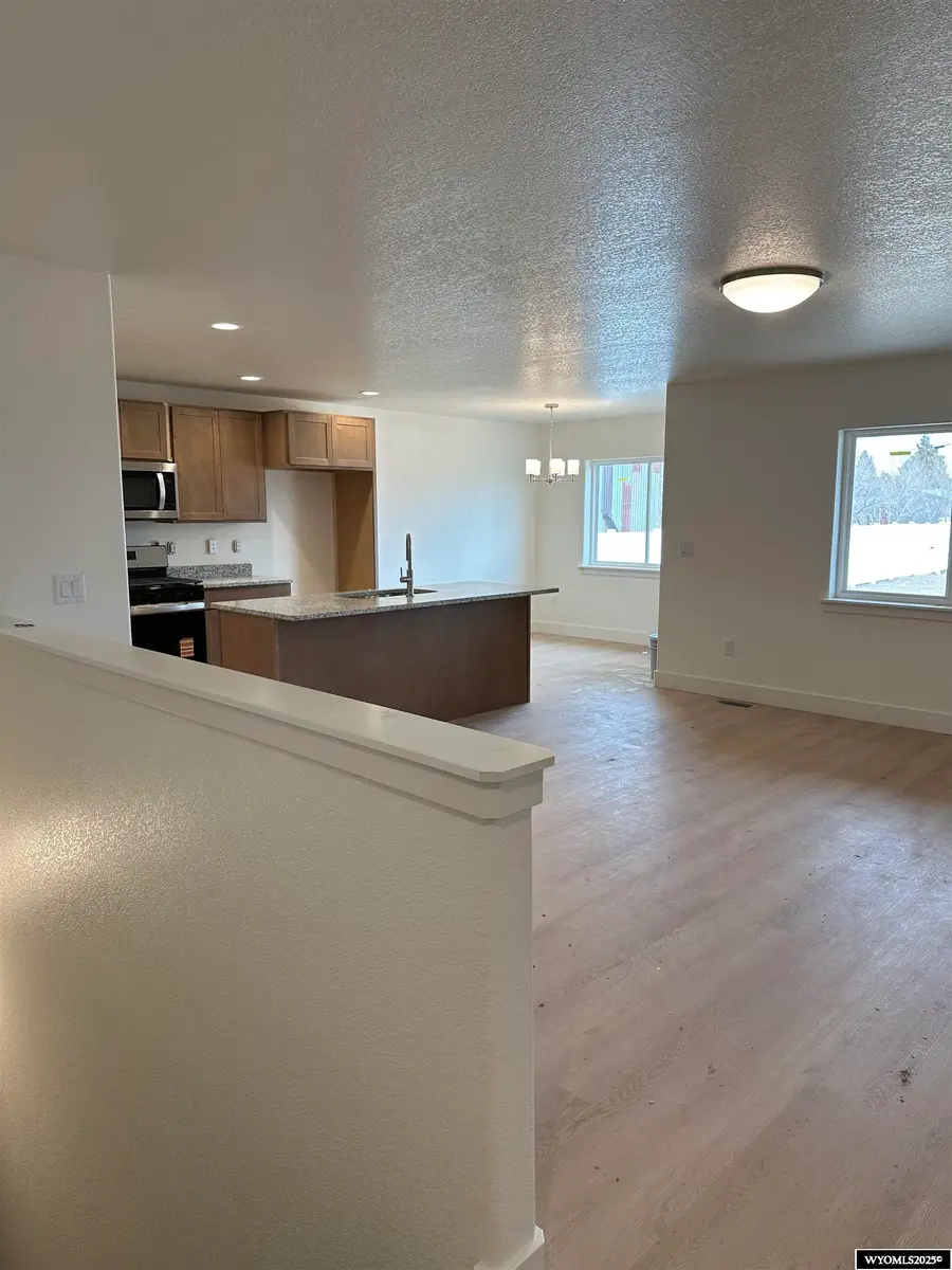 813 S 6th Avenue, Mills, WY 82644 - Image #2