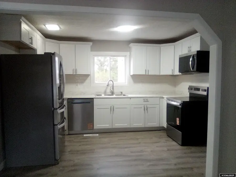 108 Frontier Ave, Newcastle, WY 82701 - Image #2