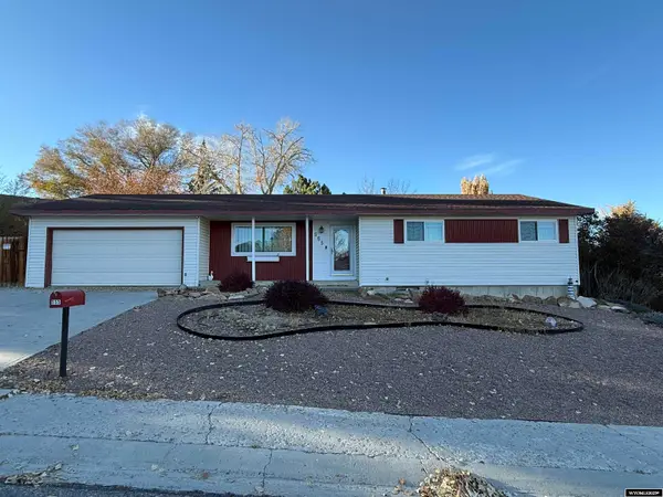 555 Easy St, Green River, WY 82935