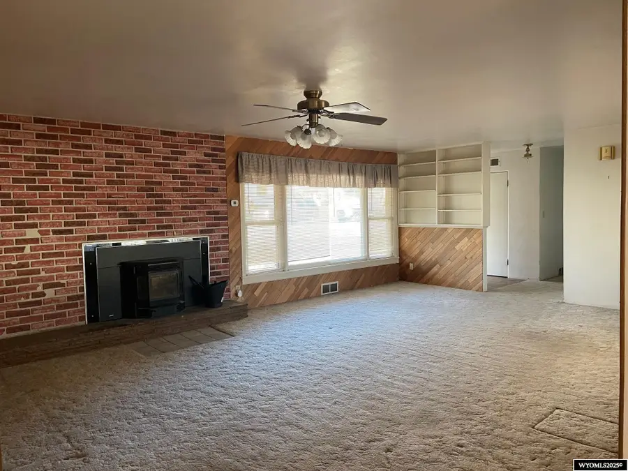 1233 W Jeffers Street, Rawlins, WY 82301 - Image #2