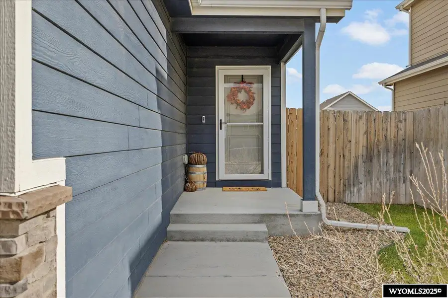915 S 6th Avenue, Mills, WY 82604 - Image #2