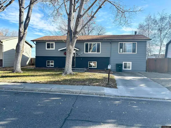 1013 Eastview Drive, Riverton, WY 82501