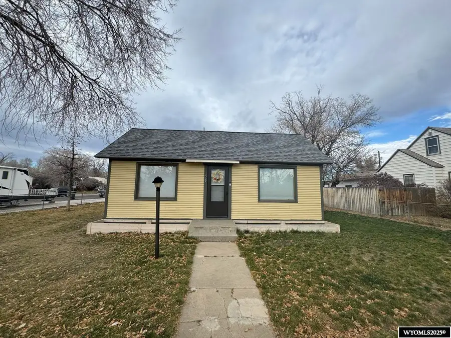 322 S 3rd East Street, Riverton, WY 82501 - Image #2