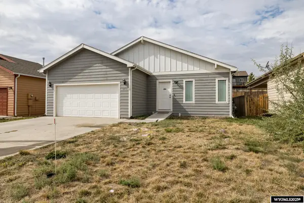 940 S 3rd Avenue, Mills, WY 82604