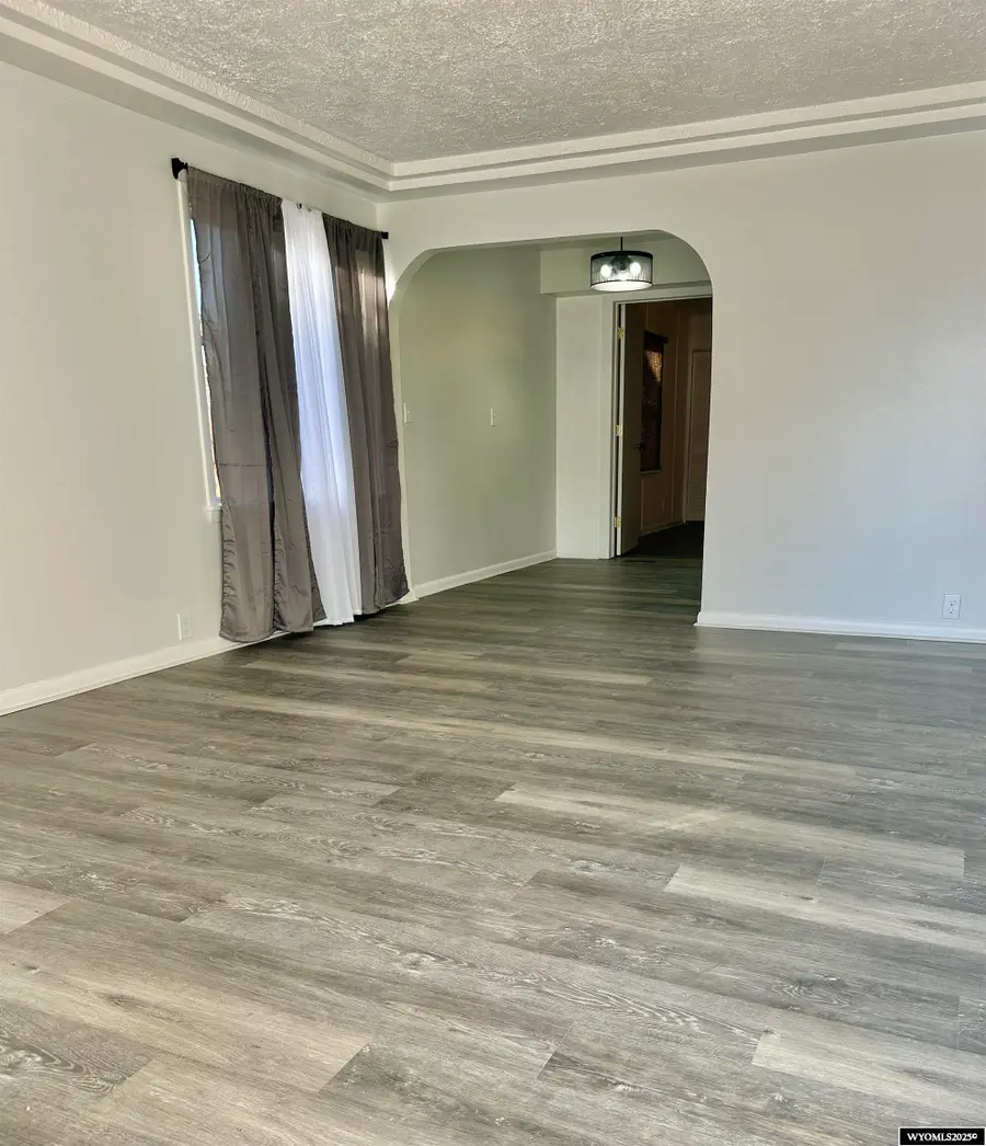 405 Howell Avenue, Worland, WY 82401-4014 - Image #3