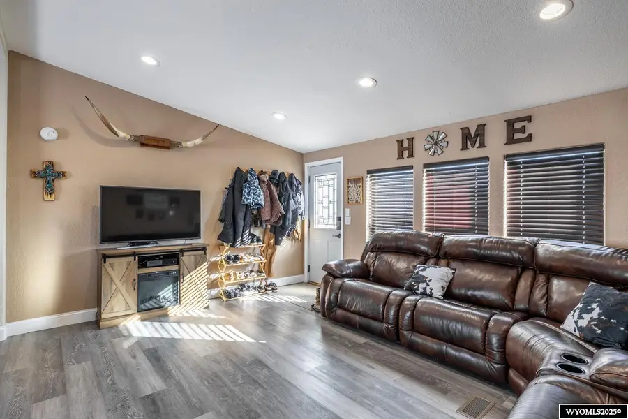 3858 Sand Drift Circle, Evansville, WY 82636 - Image #2