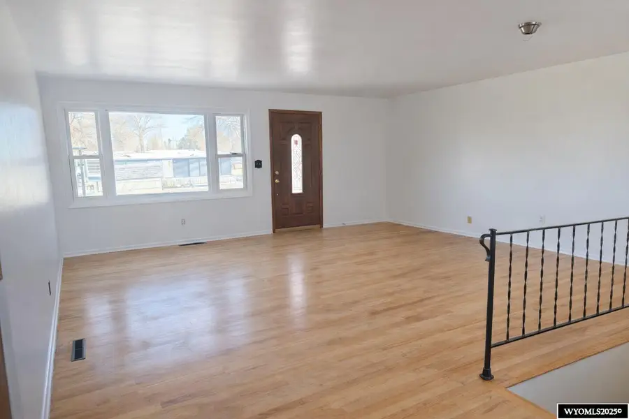 20 S 5th Avenue, Mills, WY 82604 - Image #2