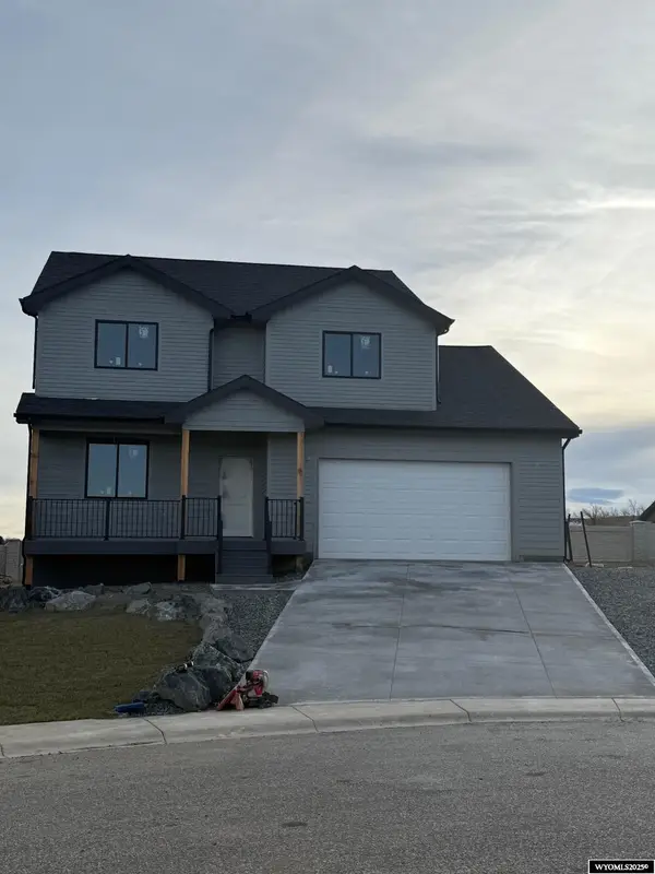 3679 Timber Wolf Dr, Casper, WY 82604