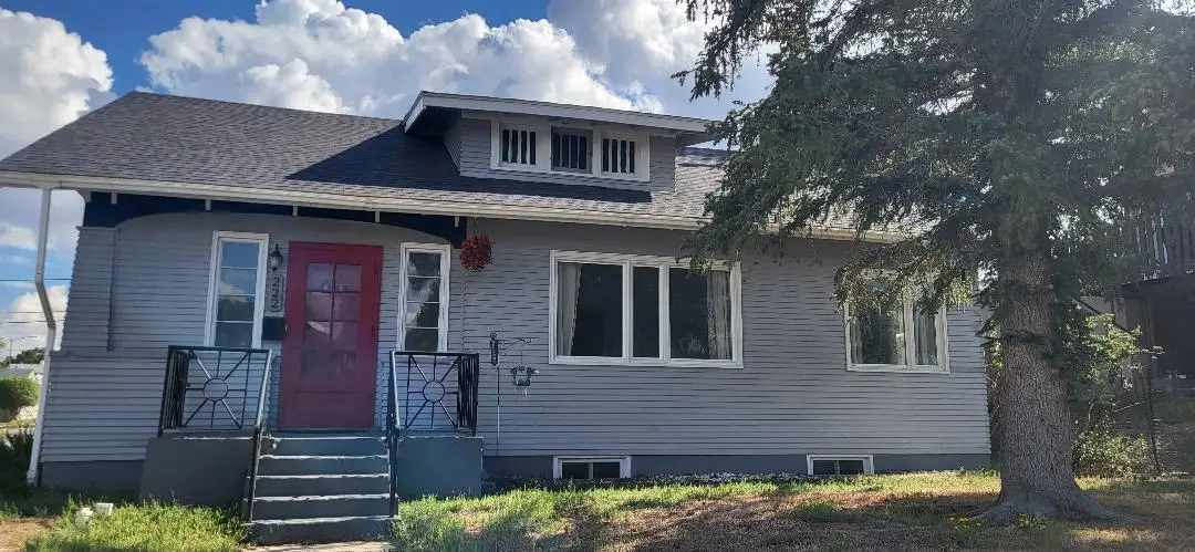 222 E Maple St, Rawlins, WY 82301 - #1