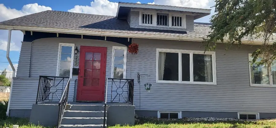 222 E Maple St, Rawlins, WY 82301 - #2
