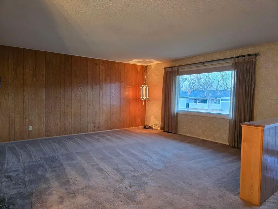 2970 Ridgecrest Drive, Casper, WY 82601-6423 - Image #2