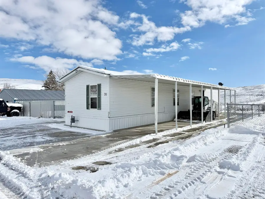 70 Twin Creek St, Diamondville, WY 83116 - Image #2